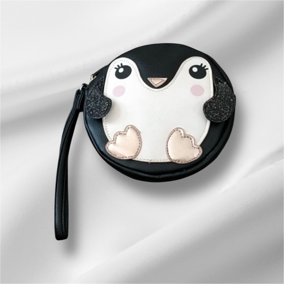 BETSEY JOHNSON Luv Betsey Round
Penguin Wristlet EUC like new - Picture 1 of 5